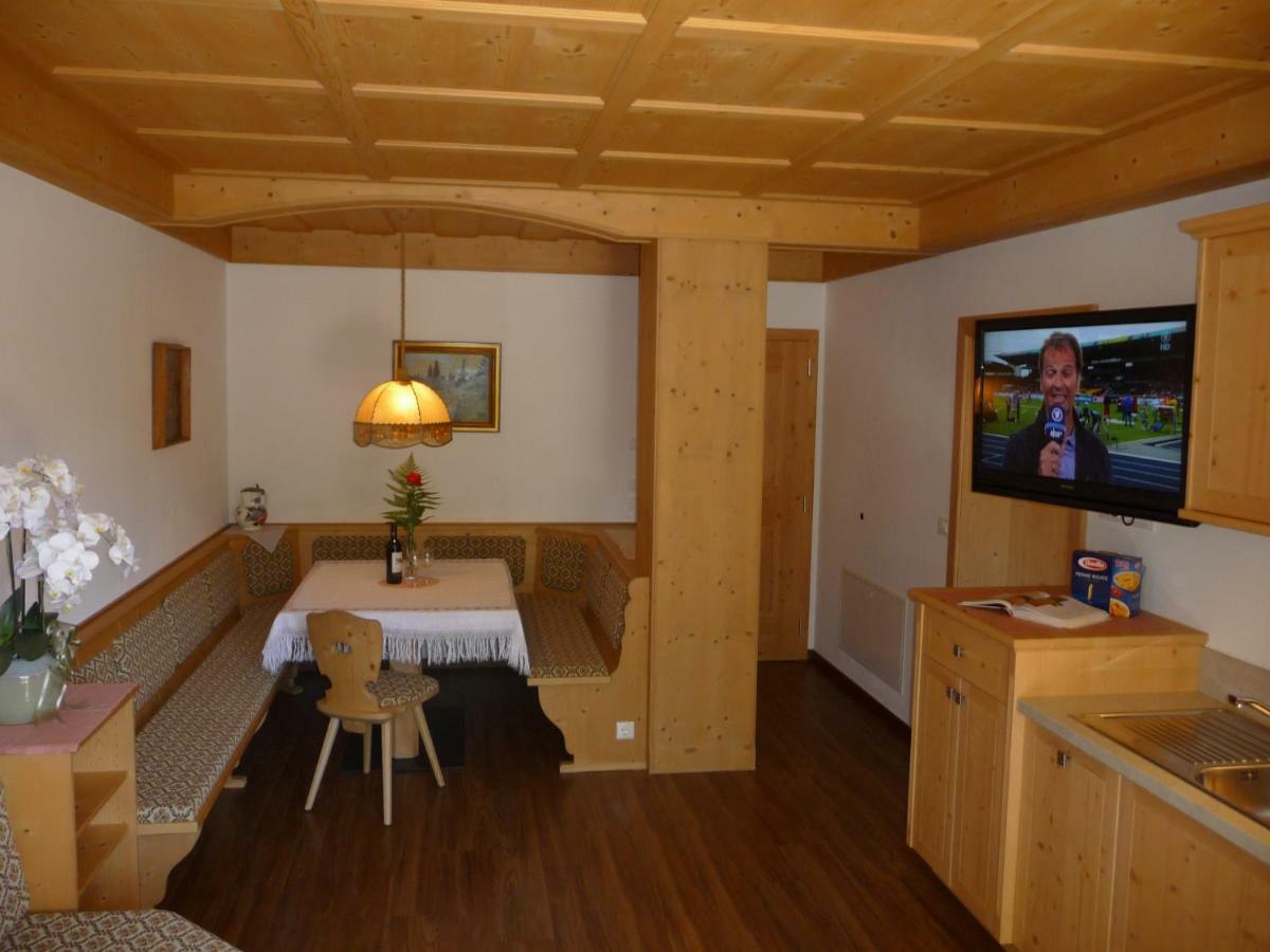 Ferienwohnungen Obermoarhof Lagundo Luaran gambar